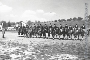 Die letzte Quadrille des Vereins mit 16 Reitern, das Foto stammt aus dem Archiv von Gebhard Bühler