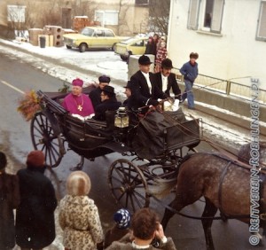 Anton Bühler sen. und Gebhard Bühler mit einem Vierspänner beim Silvesterritt in Westhausen anlässlich der 850 Jahr-Feier