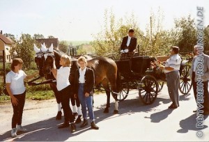 Vorbereitungen der Kutsche für den Festumzug mit Otto Bühler als Fahrer
