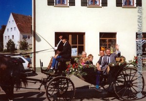 Ortsvorsteher Georg Gösele sen., Oberbürgermeister Schultes, Ehrenvorstand Karl Haas in der Kutsche anlässlich des Festumzugs zur Reitplatzeinweihung