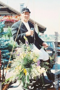 Karl Kirsch fuhr das Brautpaar Anton und Beate Rettenmaier