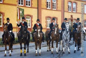 Alle Reiter versammelt