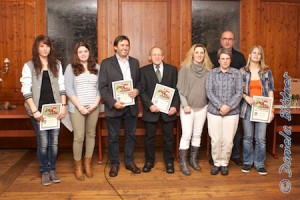 alle anwesenden Geehrten mit dem ersten Vorsitzenden, von links nach rechts Loreen Epacher, Julia Rettenmaier, Josef Bühler, Leo Lachnit, Inga Maierhöfer, Andrea Esdar, Sandra Schneider und hinten Helmut Epacher