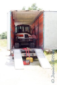 Alle Geräte ab in den LKW...