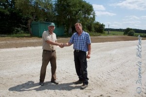 Gebhard Bühler und Harald Schlechter bei der offiziellen Übergabe des Platzes