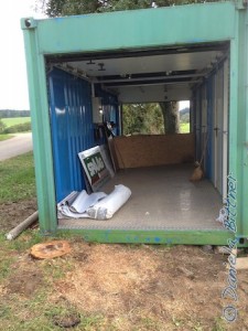 Die Richtersachen sind vom Container entfernt, nun wird anderes hier gelagert...