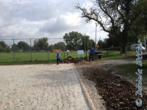 Die Arbeiter beim Ziehen der Wasserleitungen