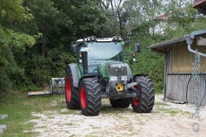 Dieser Traktor wird am Turnier zur Bodenpflege verwendet....