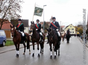 Die Röhlinger Standartenabordnung in Fremdingen...