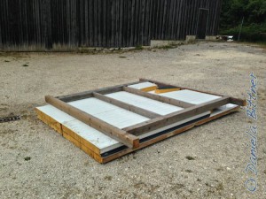 Noch ist die Unterkonstruktion des Flosses nackt...