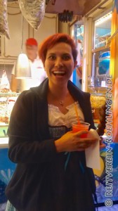 Auch Elena macht im Dirndl eine gute Figur...