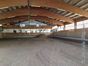 In der Halle ist bisher (Mittagszeit) eine Ladung Sand....