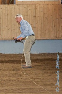 Georg überprüfte den Boden ständig mit einer Schlauchwasserwaage...