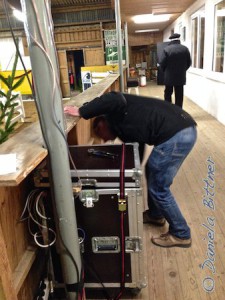 Hier wird die Musikanlage angefangen anzubauen..