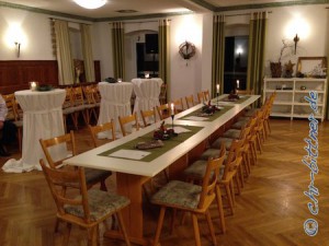 Im schön dekorierten oberen Saal im Grünen Baum feierten wir...