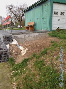 Hier, wo bisher ein Teppich lag, soll bald Gras wachsen...