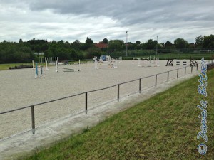 Schon am Sonntag Abend waren die ersten Hindernisse für das Turnier auf dem Platz..
