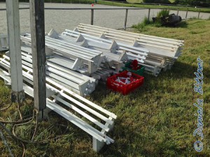 Die Dressurgatter wurden schon am Freitag aus dem Container geräumt...
