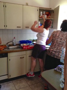 In der Küche des Reiterstübchens bereiten unsere Küchenfeen schon das Mittagessen vor...