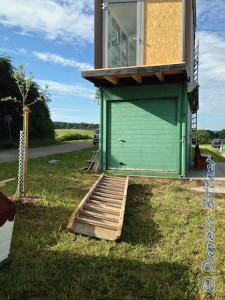 Das Stück vor der Tür wurde mit Holz verlattet und sieht jetzt richtig gut aus...