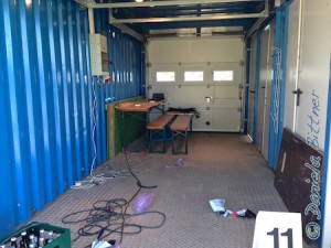 Der Container wird als Meldestelle eingerichtet...