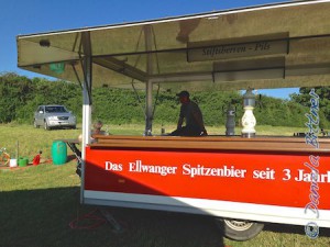 Für die Helfer wird der Getränkewagen getestet...