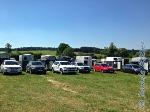 Der Parkplatz ist trotz Freitag voll...
