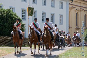 Hier reiten sie los....