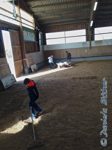 In der Halle sind die "Recher" am hinteren Ende der Halle angelangt...
