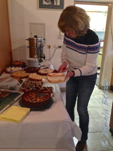Nachmittags servierte Andrea noch immer gekonnte leckere Kuchen...