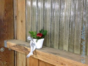 Der schöne Tischschmuck ziert nun die Wand in der Halle für das Nikolausreiten...