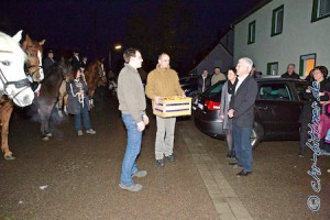 Martin bringt die große Kiste Äpfel!