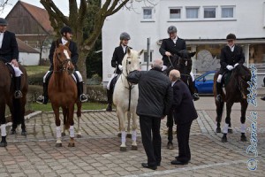 Begeistert geht er mit Gebhard von Reiter zu Reiter.