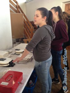 Rebecca und Mirjam Pöschl backten fleissig leckere Waffeln...