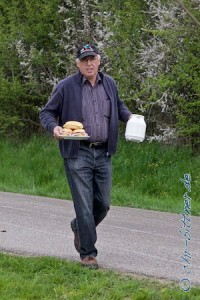 Hier noch mal Nachschub... Das Mittagessen hat Gebhard im Reiterstübchen hergerichtet. Am Samstag gab es Chili con Carne mit Baguettebrot...