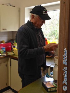 Gebhard macht fleissig Kaffee...
