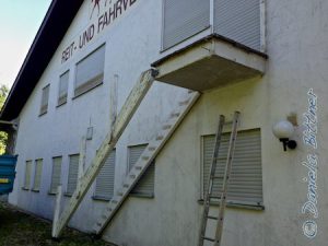 Am Mittwoch Abend gegen halb sechs fehlte schon ein Teil der Treppe, alle Stufen waren abmontiert...