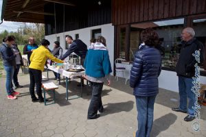 Als die Reiter wieder unterwegs waren, ging es ans Aufräumen...