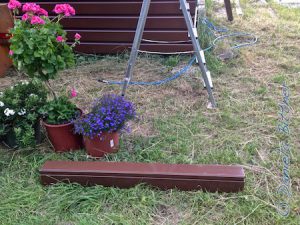 Diese Teile hat Josef für den oberen Teil des Containers gebogen... Dort sollen eine weitere Tür und ein weiteres Fenster rein...