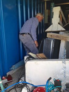 Und packte die Stufen in den unteren Container...