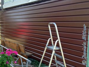 Die Wand am Container war bis oben hin verkleidet...