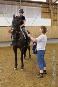 Andrea Ohmayer ist noch dabei... Birgit zeigt, was zu verbessern ist...