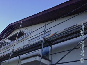 Gegen halb acht waren Gebhard und Sandra mit dem Giebel fertig. Sieht jetzt richtig super aus!