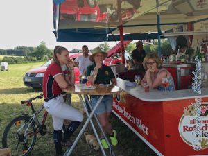 Zwischendurch die wohlverdiente Pause am Getränkewagen...
