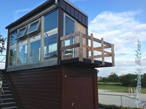 Hier eine Detailansicht vom Balkon, der früher als Eingang diente...