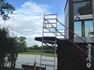 Eine kleine Ansicht vom neuen Eingang, im Moment noch mit einem provisorischen Geländer...