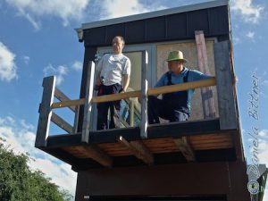 Hier sieht man es, fast fertig, nur noch die oberste Latte fehlt...