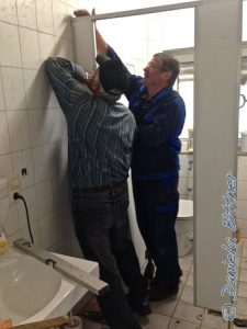 Und im Klo ordentlich festgeschraubt..