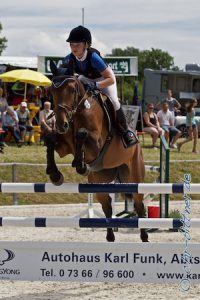 Anna-Sophie Brenner mit ihrer Quintaira kam im Punktespringen am Sonntag auf Platz sechs..