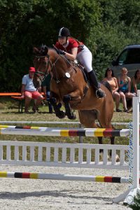 Katja Vaas mit Carissma, strahlende Siegerin im A-Springen...
